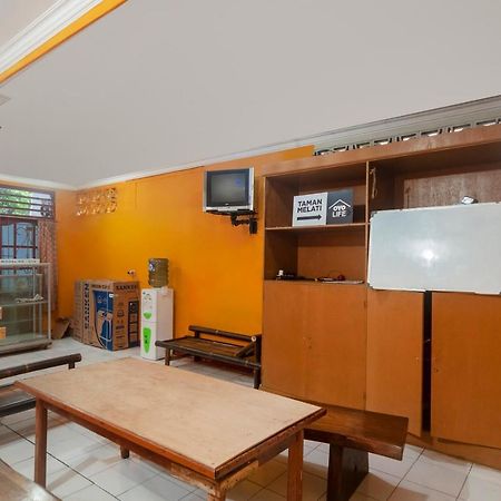 Oyo Life 3034 Taman Melati Hotell Depok Exteriör bild