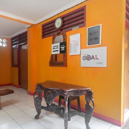 Oyo Life 3034 Taman Melati Hotell Depok Exteriör bild