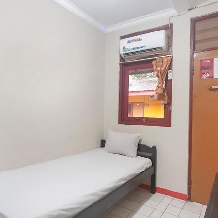 Oyo Life 3034 Taman Melati Hotell Depok Exteriör bild