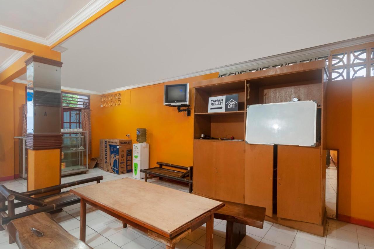 Oyo Life 3034 Taman Melati Hotell Depok Exteriör bild