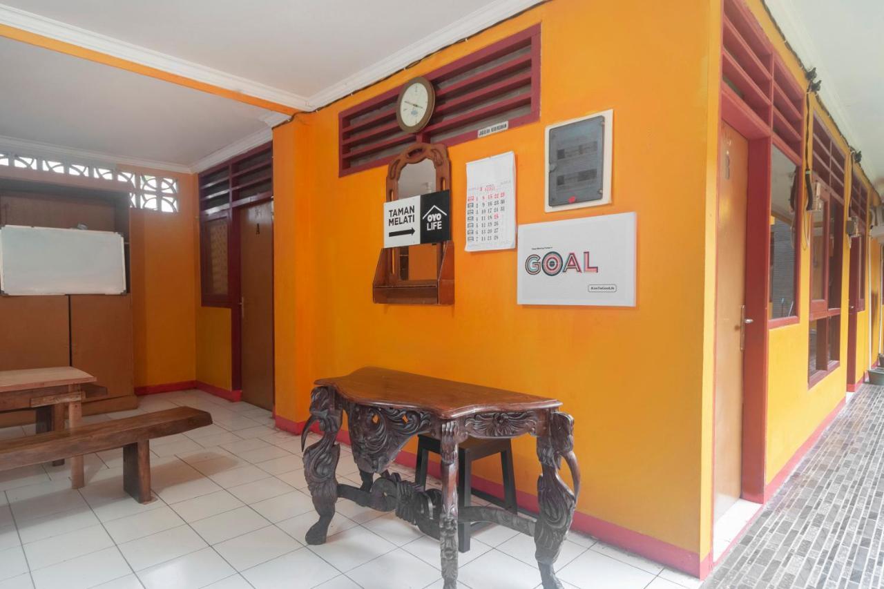 Oyo Life 3034 Taman Melati Hotell Depok Exteriör bild