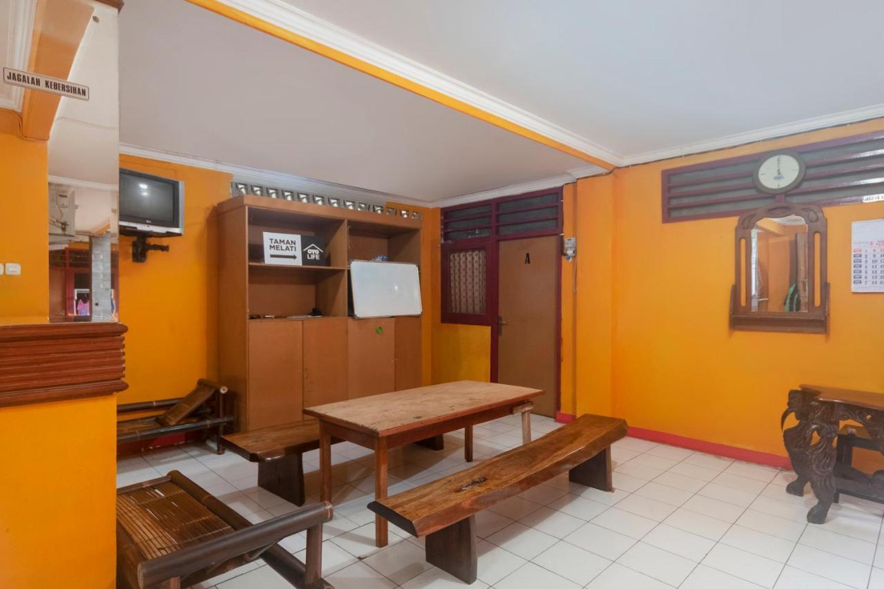Oyo Life 3034 Taman Melati Hotell Depok Exteriör bild