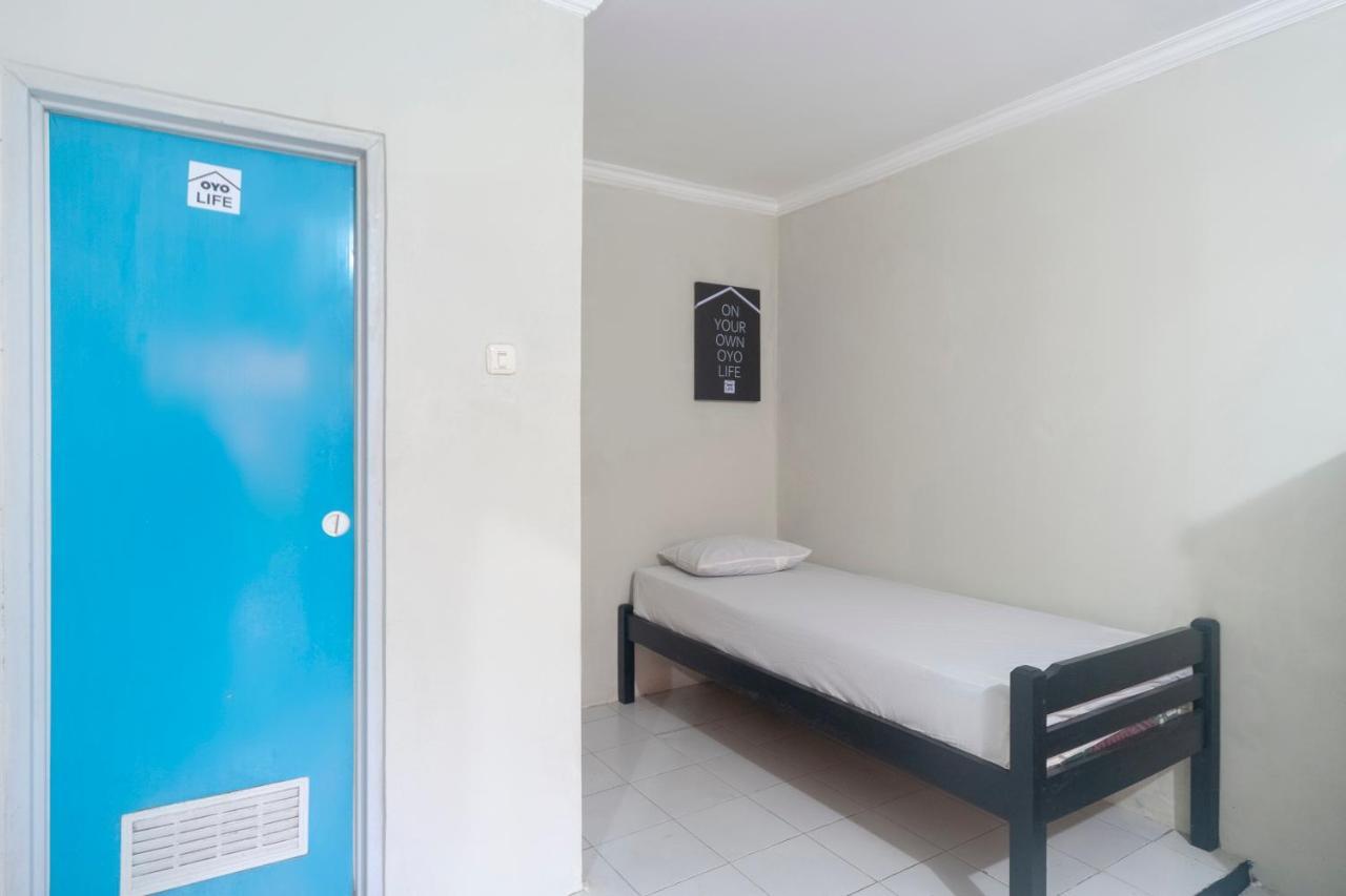 Oyo Life 3034 Taman Melati Hotell Depok Exteriör bild