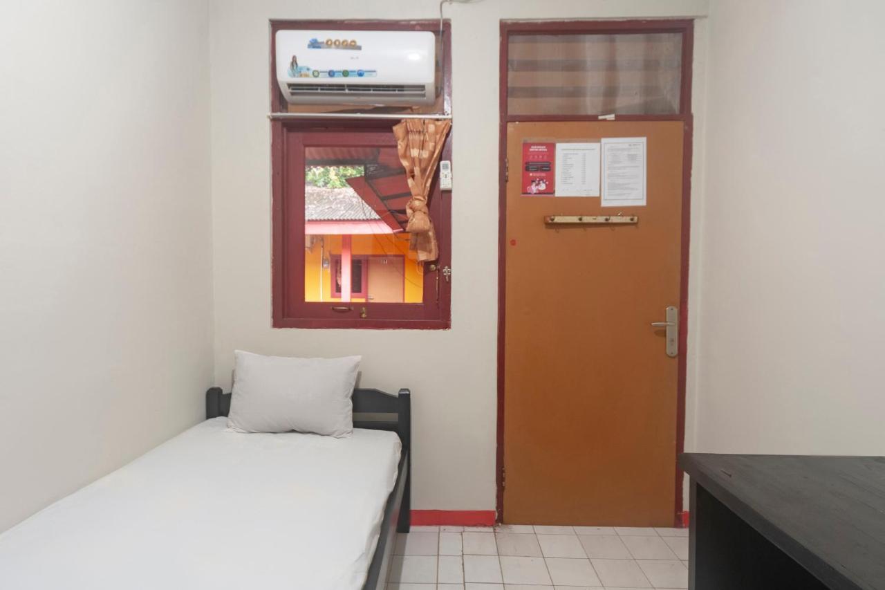 Oyo Life 3034 Taman Melati Hotell Depok Exteriör bild
