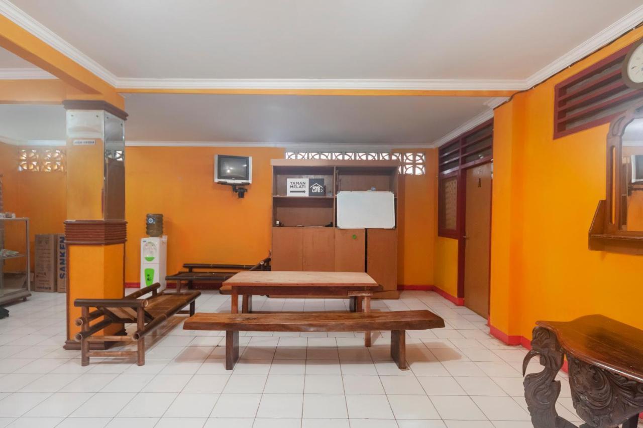 Oyo Life 3034 Taman Melati Hotell Depok Exteriör bild
