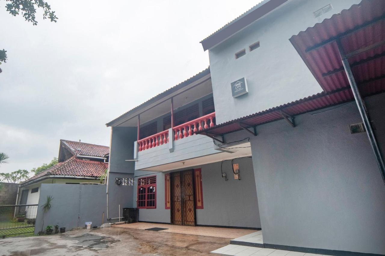 Oyo Life 3034 Taman Melati Hotell Depok Exteriör bild