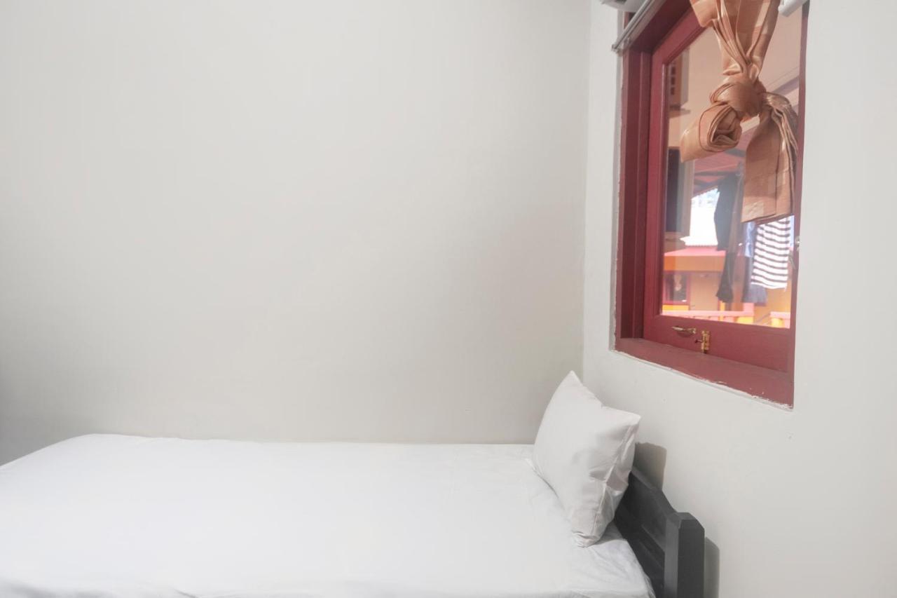 Oyo Life 3034 Taman Melati Hotell Depok Exteriör bild